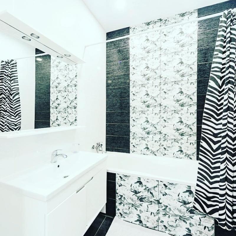 1 Room 60M2 Center Of Obolon Near River Side. With Terrace. 22 Floor Kijów Zewnętrze zdjęcie